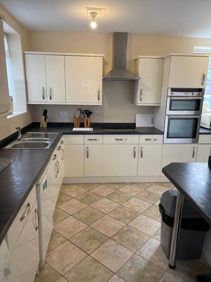 Spacious, Sleeps 17, 3 Bathrooms, Parking, Mansfield Exterior foto